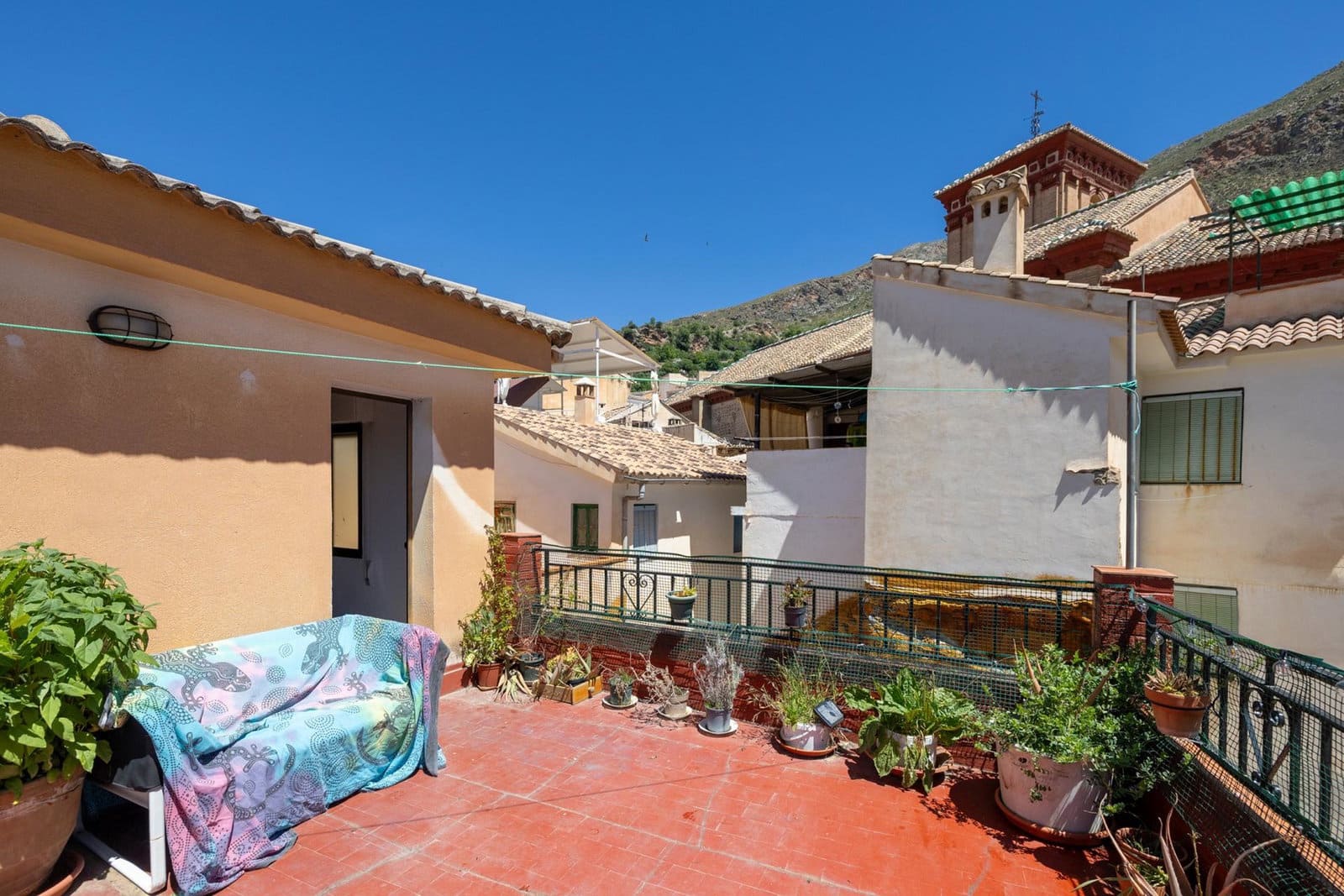 5 slaapkamer Rijtjeshuis te koop in Guejar Sierra - € 165.000 (Ref: 9916609)