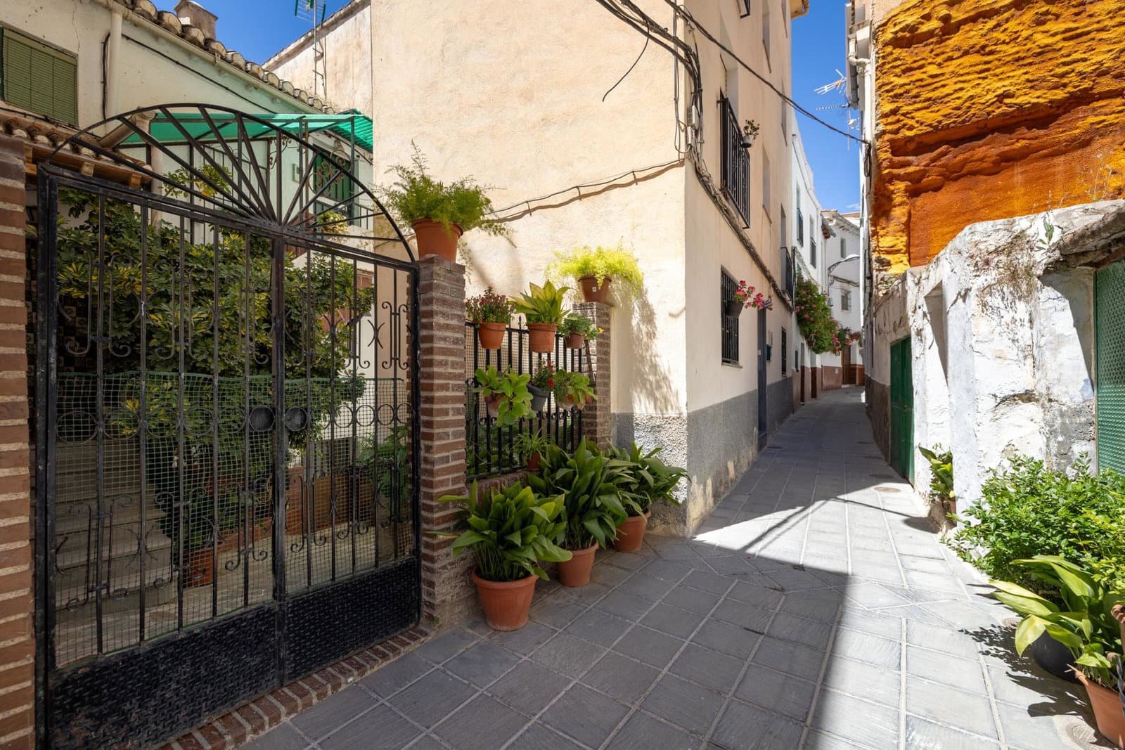 5 slaapkamer Rijtjeshuis te koop in Guejar Sierra - € 165.000 (Ref: 9916609)