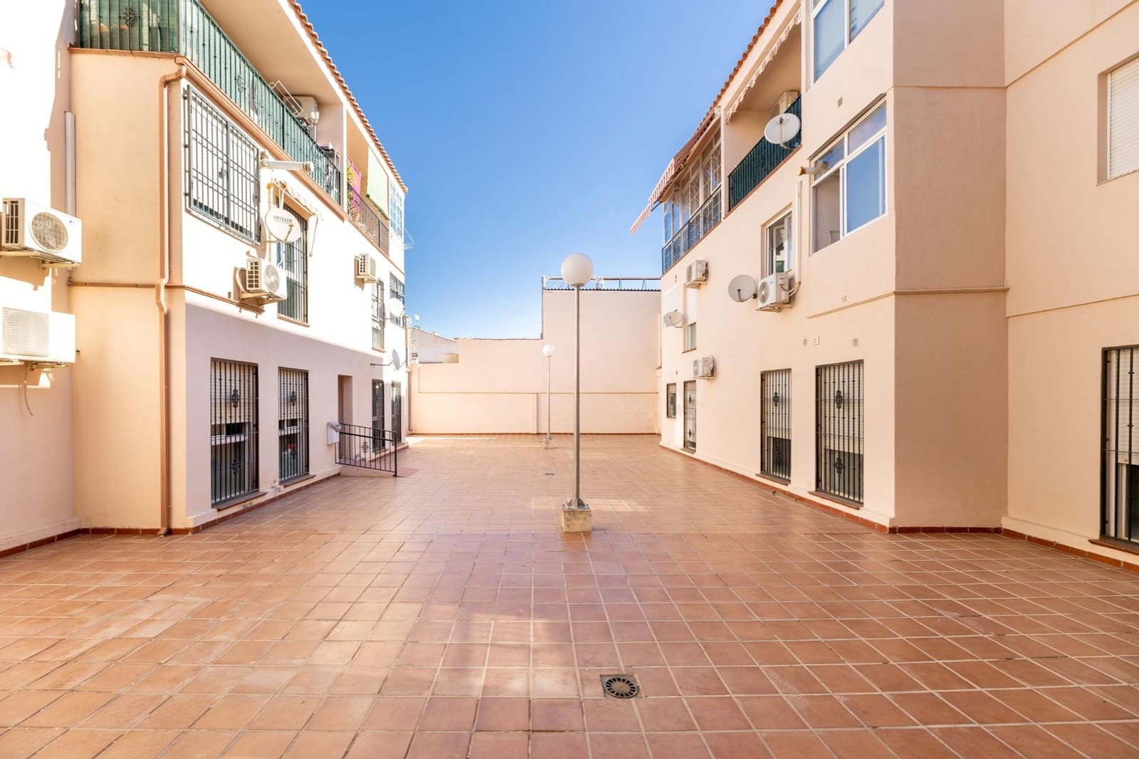 Apartamento de 3 habitaciones en Churriana de la Vega en venta - 177.000 € (Ref: 9916614)