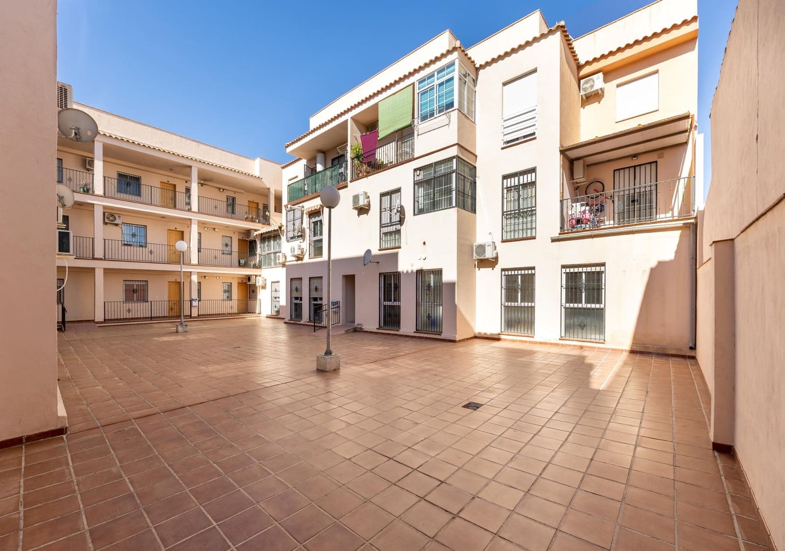 Apartamento de 3 habitaciones en Churriana de la Vega en venta - 177.000 € (Ref: 9916614)