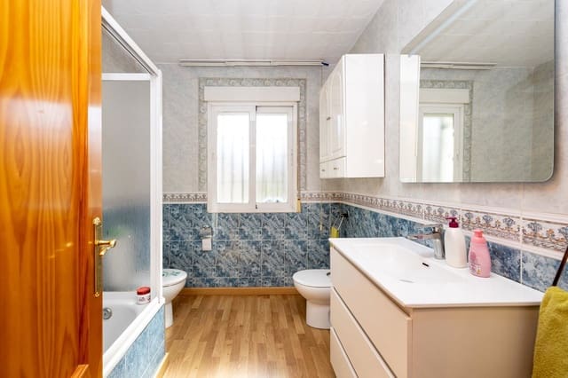 3 quarto Moradia em Banda para venda em Churriana de la Vega com garagem - 315 000 € (Ref: 9916616)
