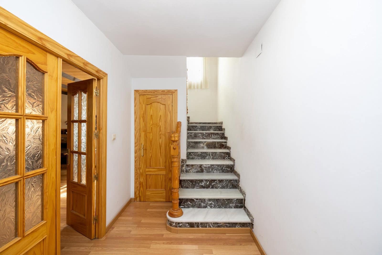 Adosado de 3 habitaciones en Churriana de la Vega en venta con garaje - 315.000 € (Ref: 9916616)