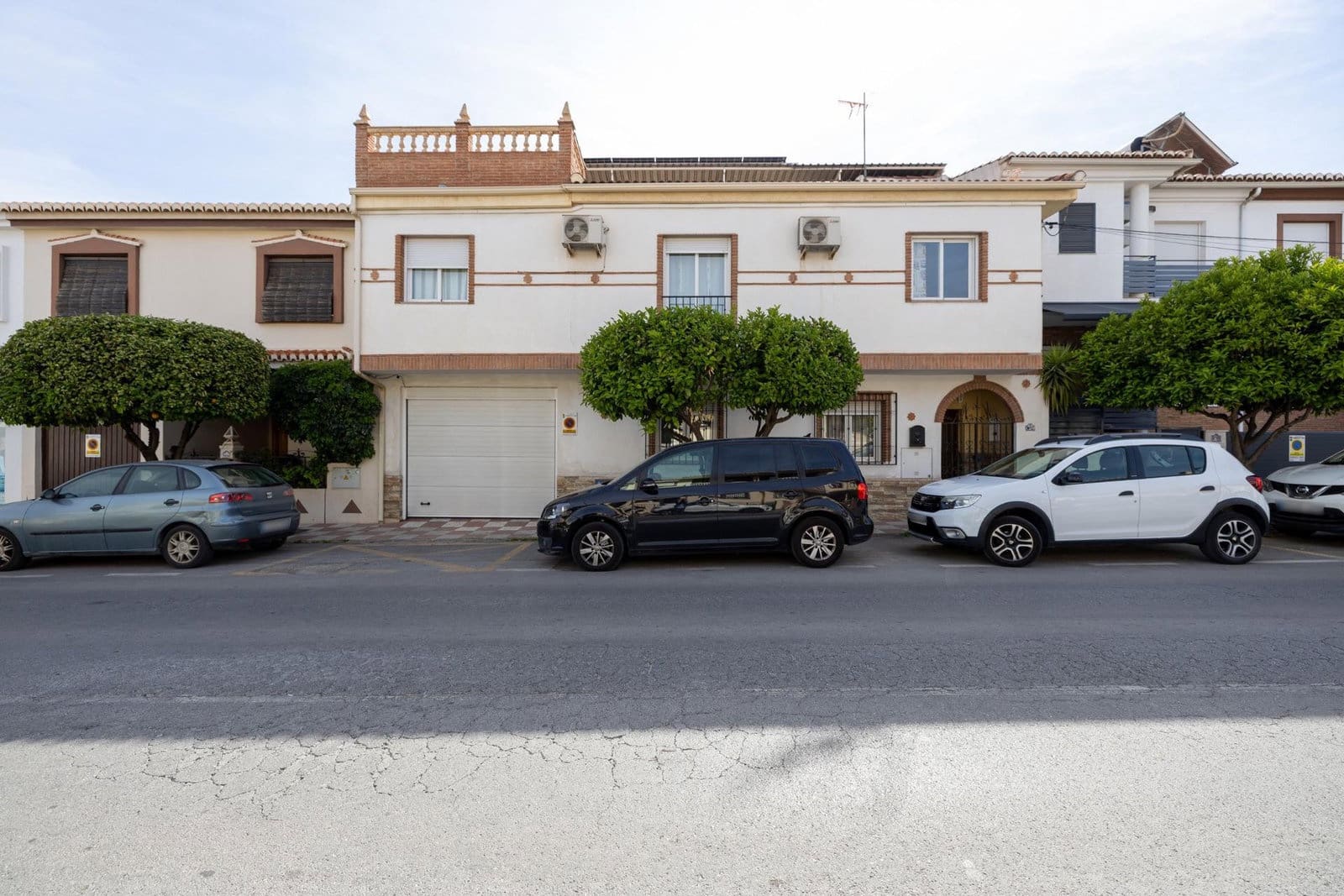 Adosado de 3 habitaciones en Churriana de la Vega en venta con garaje - 315.000 € (Ref: 9916616)
