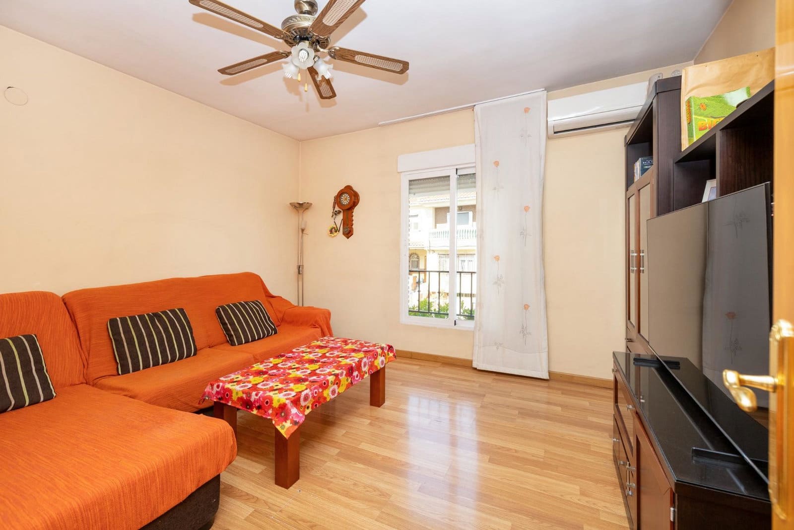 Adosado de 3 habitaciones en Churriana de la Vega en venta con garaje - 315.000 € (Ref: 9916616)