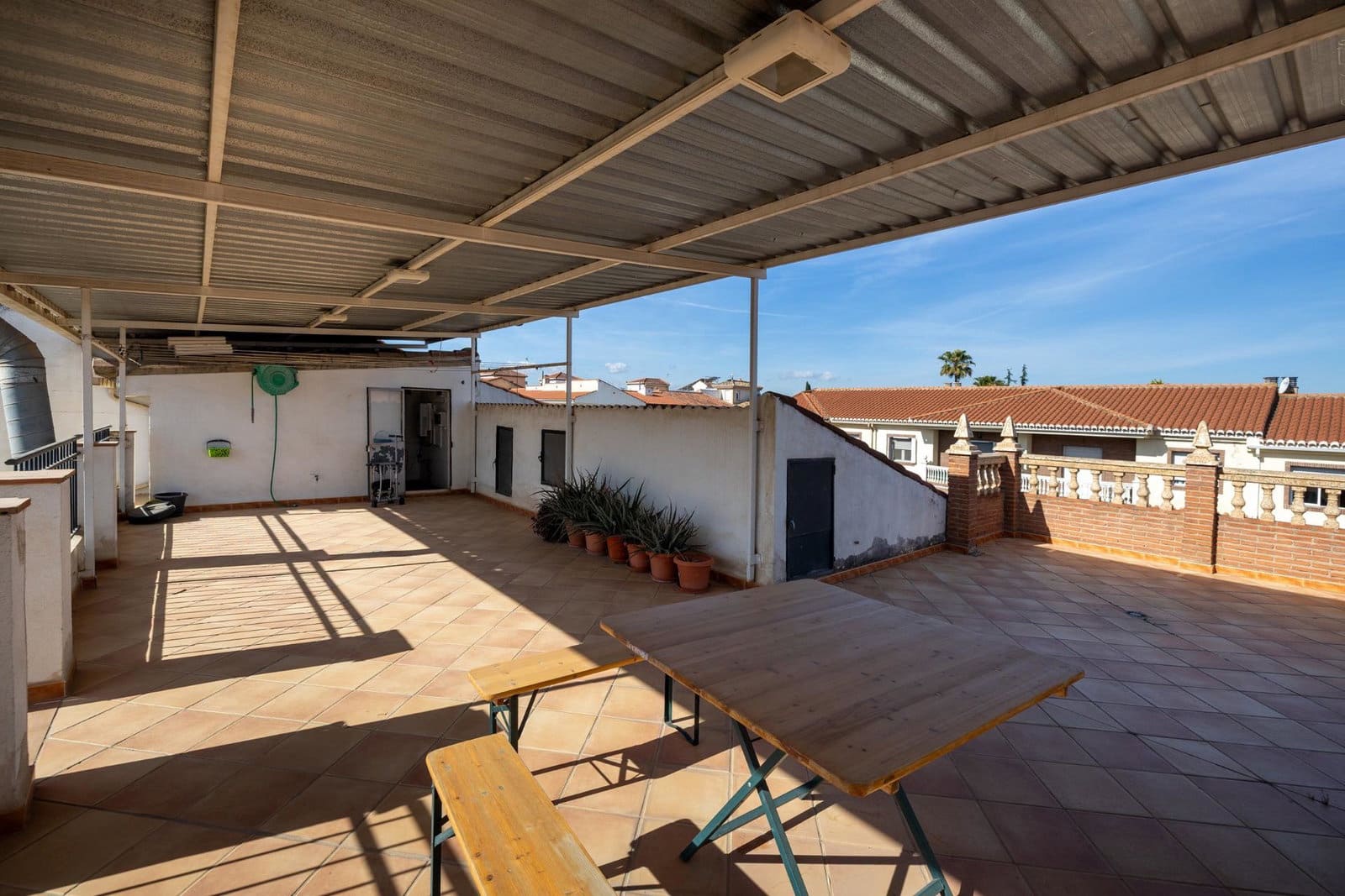 Adosado de 3 habitaciones en Churriana de la Vega en venta con garaje - 315.000 € (Ref: 9916616)