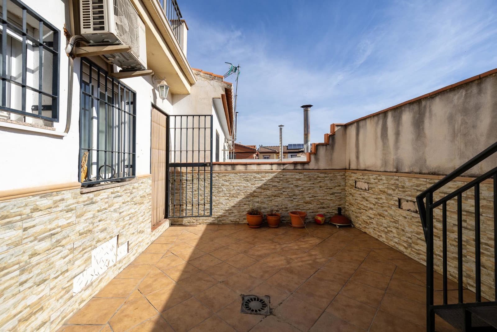 Adosado de 3 habitaciones en Churriana de la Vega en venta con garaje - 315.000 € (Ref: 9916616)