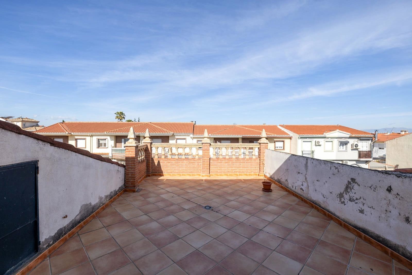 Adosado de 3 habitaciones en Churriana de la Vega en venta con garaje - 315.000 € (Ref: 9916616)