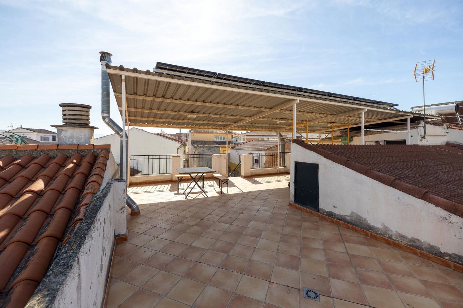 Adosado de 3 habitaciones en Churriana de la Vega en venta con garaje - 315.000 € (Ref: 9916616)