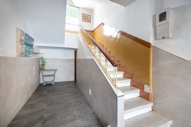 4 camera da letto Appartamento in vendita in Centro - Sagrario, Granada città - 195.000 € (Rif: 9916618)