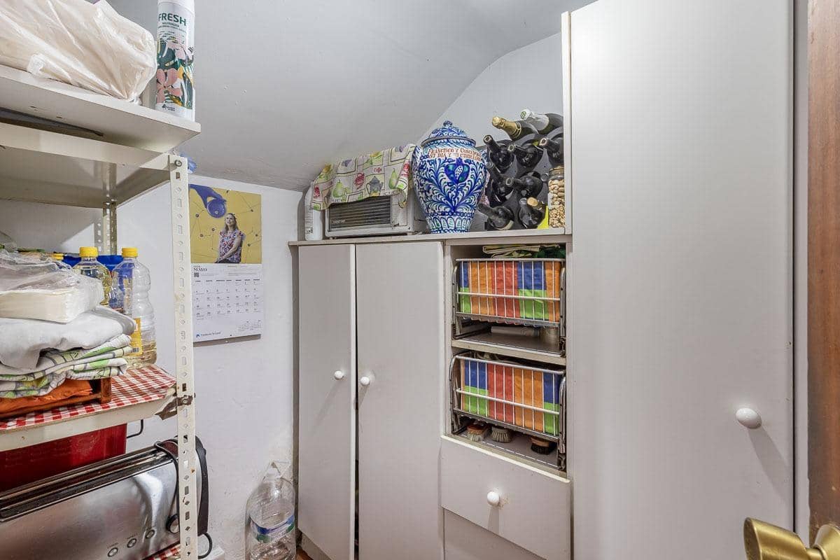 4 slaapkamer Rijtjeshuis te koop in Pinos Puente met garage - € 159.900 (Ref: 9916619)