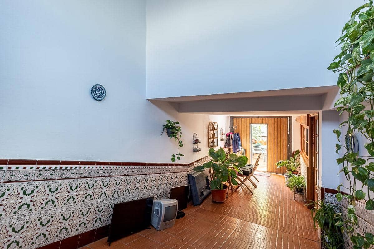 4 slaapkamer Rijtjeshuis te koop in Pinos Puente met garage - € 159.900 (Ref: 9916619)