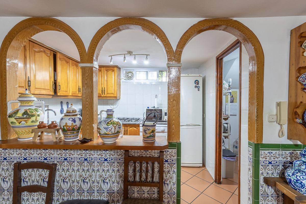 4 slaapkamer Rijtjeshuis te koop in Pinos Puente met garage - € 159.900 (Ref: 9916619)