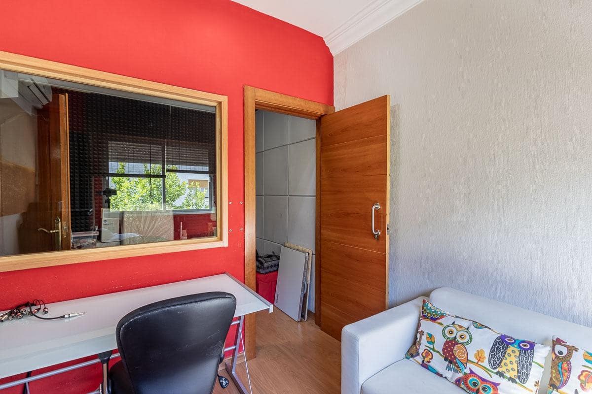4 slaapkamer Rijtjeshuis te koop in Pinos Puente met garage - € 159.900 (Ref: 9916619)