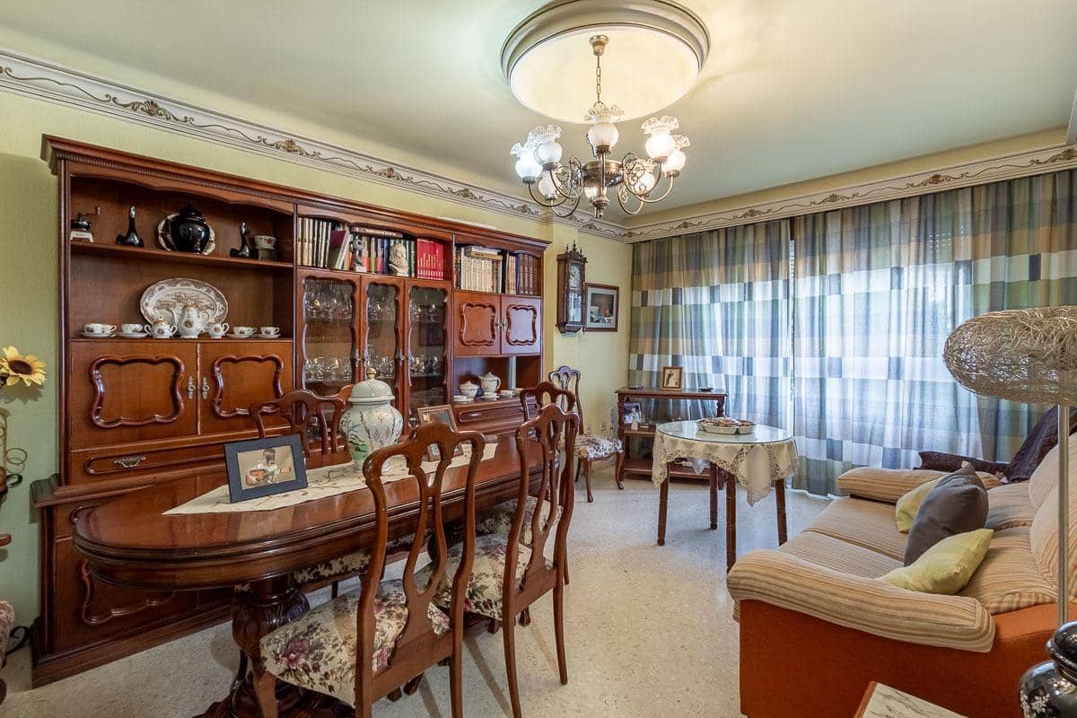 4 slaapkamer Rijtjeshuis te koop in Pinos Puente met garage - € 159.900 (Ref: 9916619)