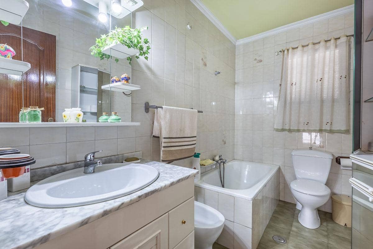 4 slaapkamer Rijtjeshuis te koop in Pinos Puente met garage - € 159.900 (Ref: 9916619)
