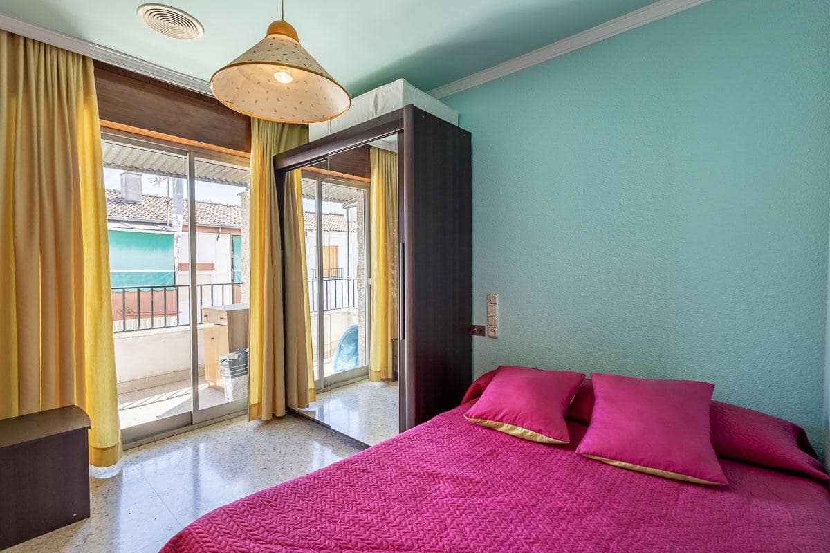 4 slaapkamer Rijtjeshuis te koop in Pinos Puente met garage - € 159.900 (Ref: 9916619)