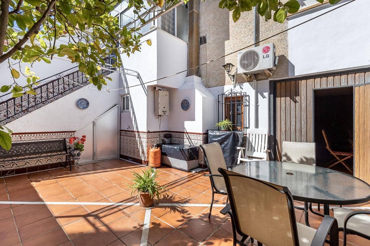 4 slaapkamer Rijtjeshuis te koop in Pinos Puente met garage - € 159.900 (Ref: 9916619)