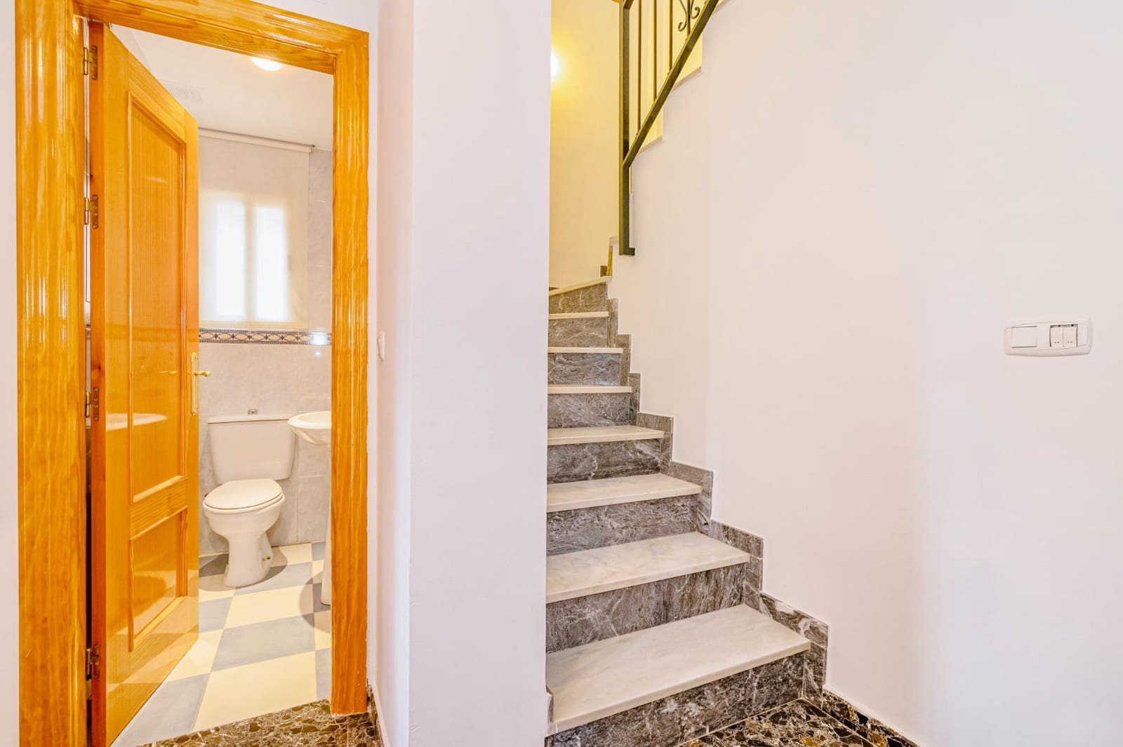 3 sypialnia Dom szeregowy na sprzedaż w Las Gabias z garażem - 214 990 € (Ref: 9916620)