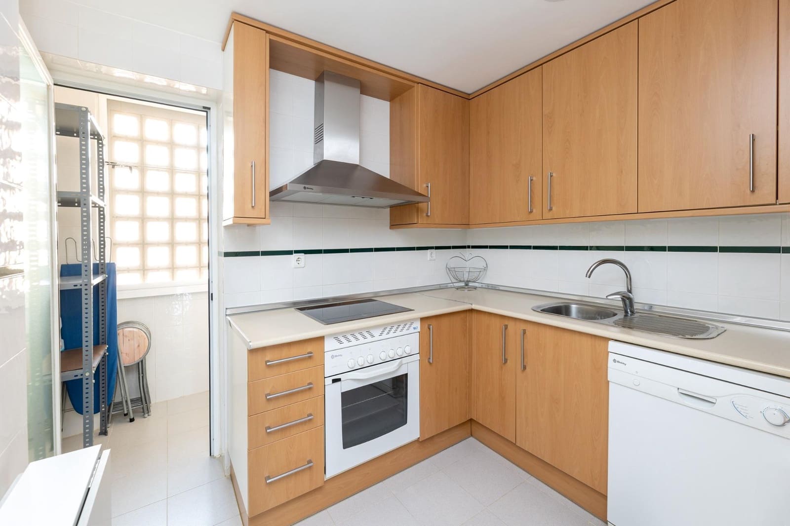 2 soverom Leilighet til salgs i Motril med svømmebasseng garasje - € 280 000 (Ref: 9916623)