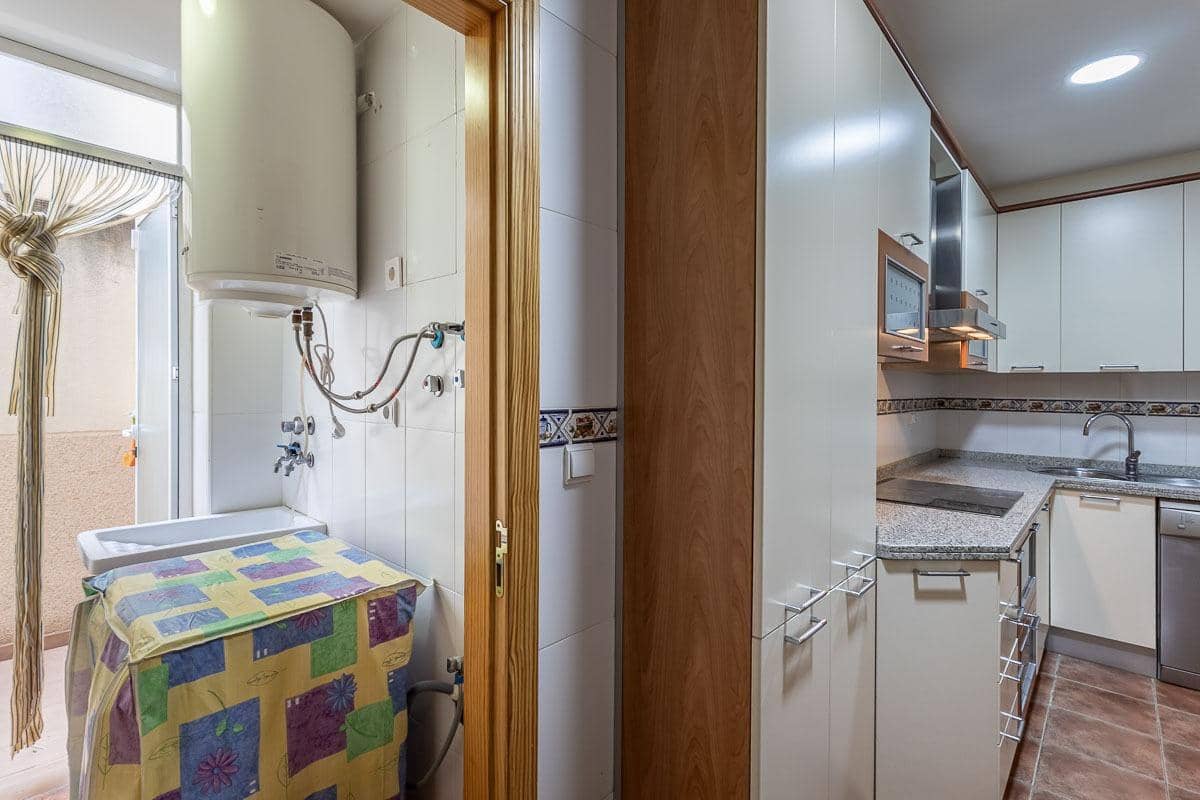 3 makuuhuone Huoneisto myytävänä paikassa Granada kaupunki mukana 
autotalli - 154 900 € (Ref: 9916624)