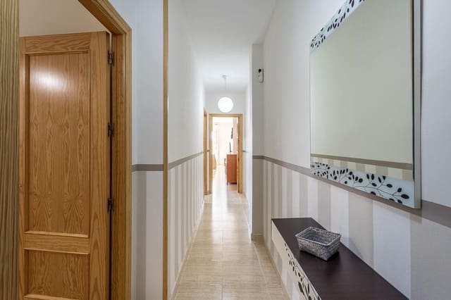 3 makuuhuone Huoneisto myytävänä paikassa Centro - Sagrario, Granada kaupunki mukana 
autotalli - 154 900 € (Ref: 9916624)