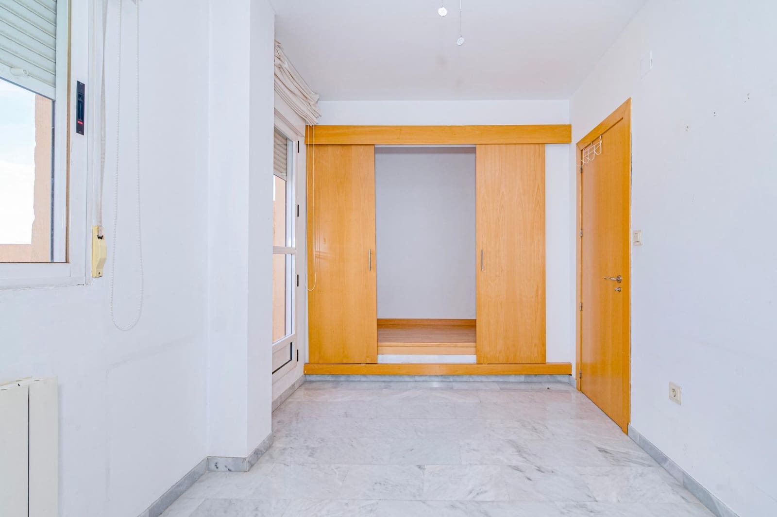 2 slaapkamer Rijtjeshuis te koop in Ogijares met zwembad garage - € 248.000 (Ref: 9916632)