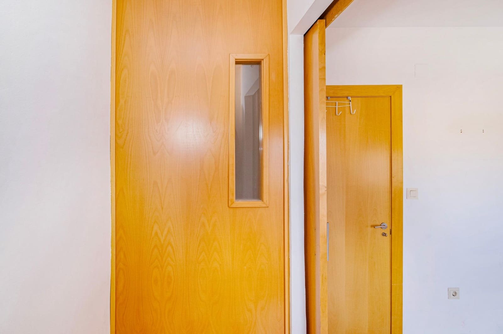 2 slaapkamer Rijtjeshuis te koop in Ogijares met zwembad garage - € 248.000 (Ref: 9916632)