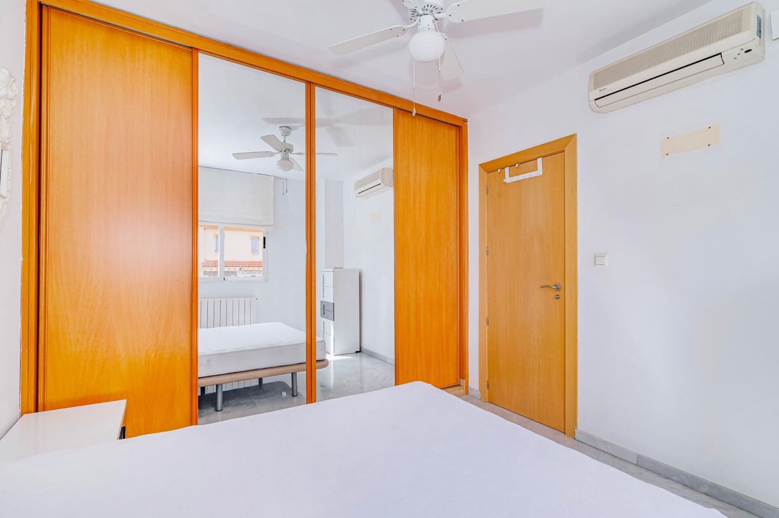 2 slaapkamer Rijtjeshuis te koop in Ogijares met zwembad garage - € 248.000 (Ref: 9916632)