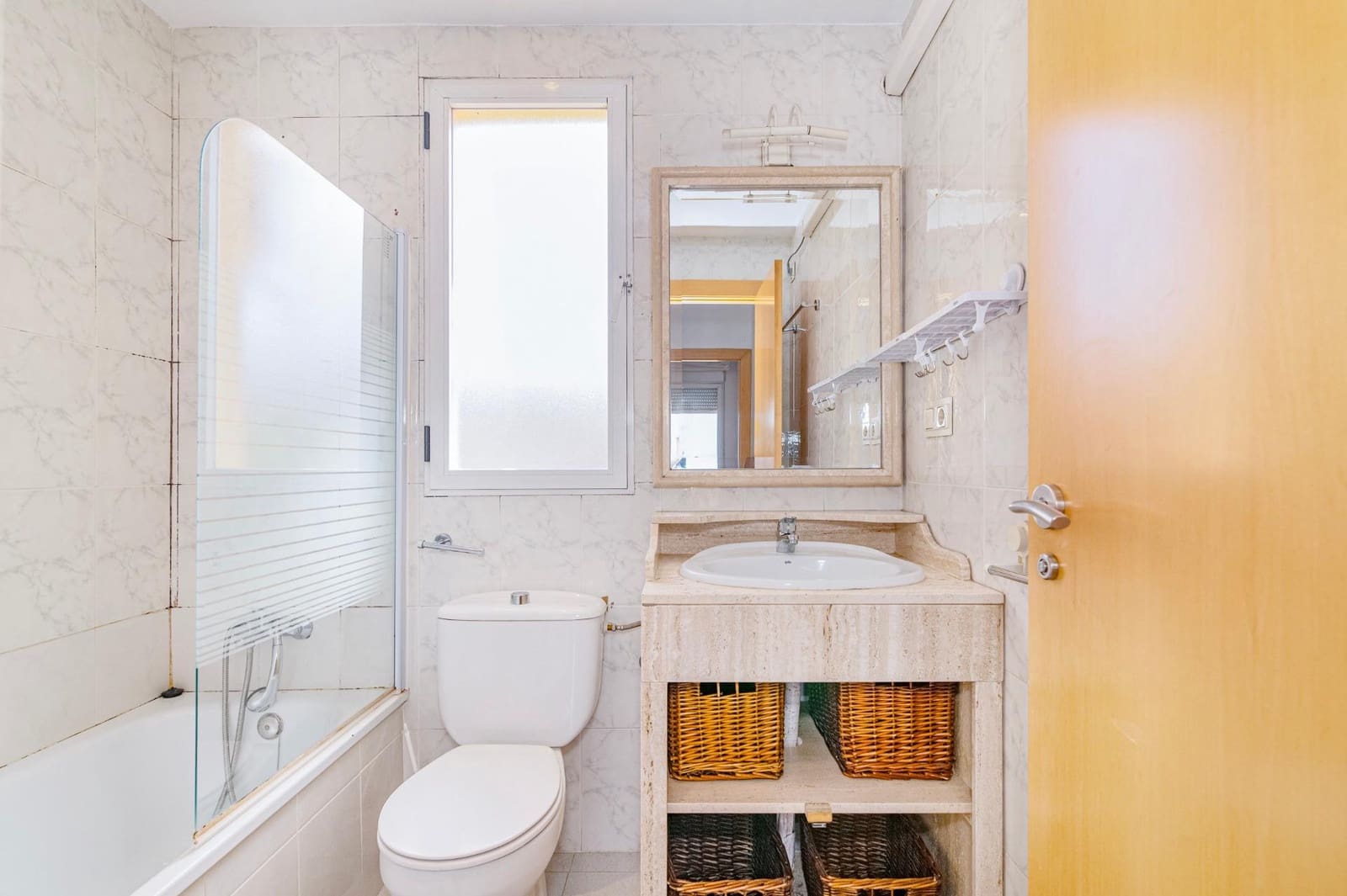 2 slaapkamer Rijtjeshuis te koop in Ogijares met zwembad garage - € 248.000 (Ref: 9916632)