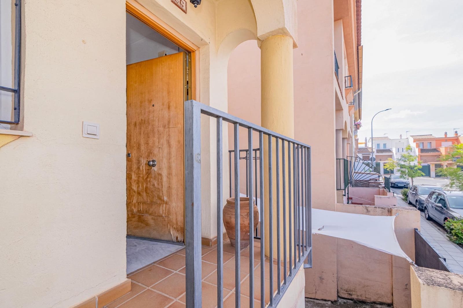 2 slaapkamer Rijtjeshuis te koop in Ogijares met zwembad garage - € 248.000 (Ref: 9916632)