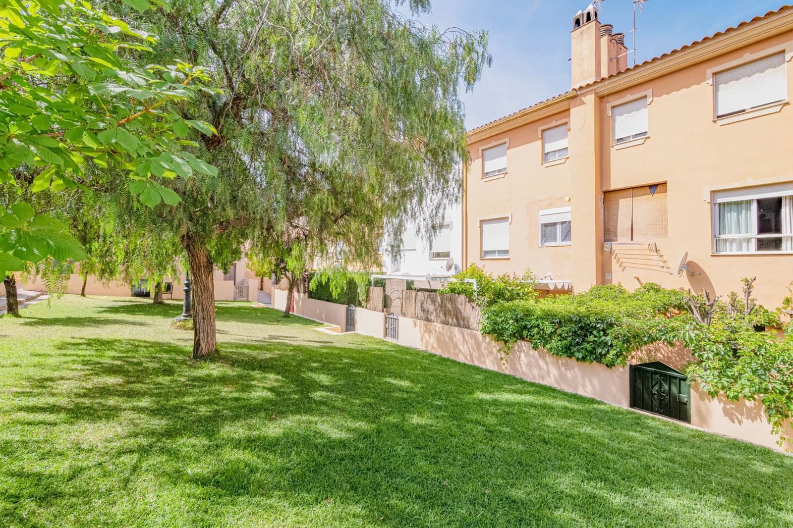 2 quarto Moradia em Banda para venda em Ogijares com piscina garagem - 248 000 € (Ref: 9916632)