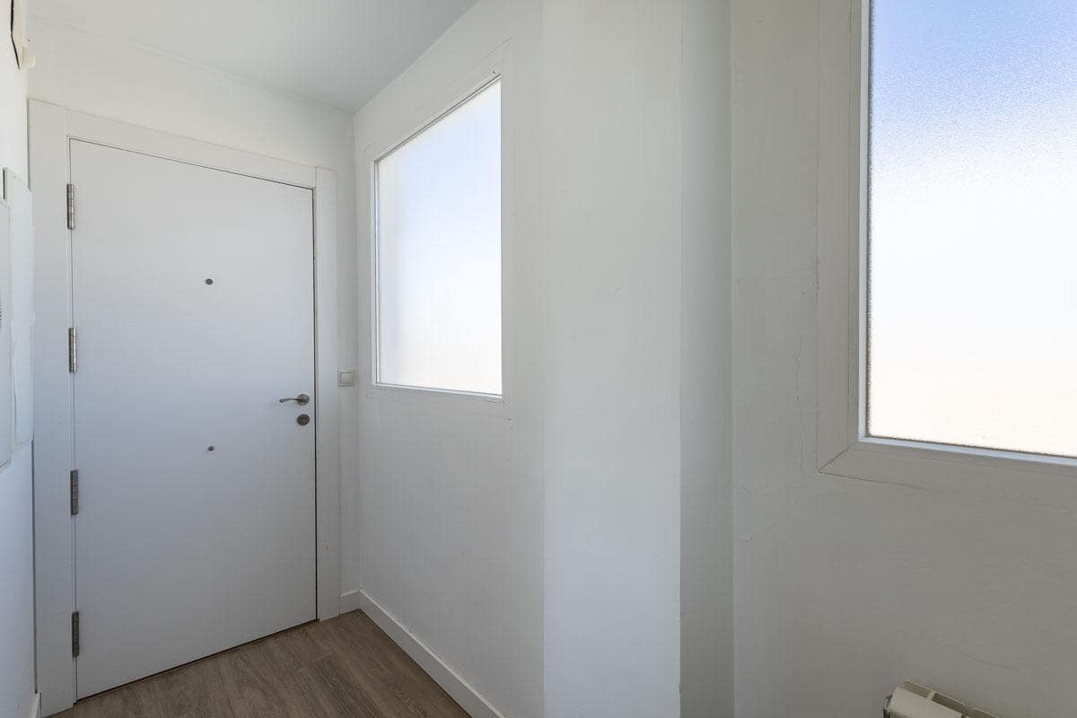 2 bedroom Penthouse for sale in Granada city with garage - € 189,000 (Ref: 9916638)