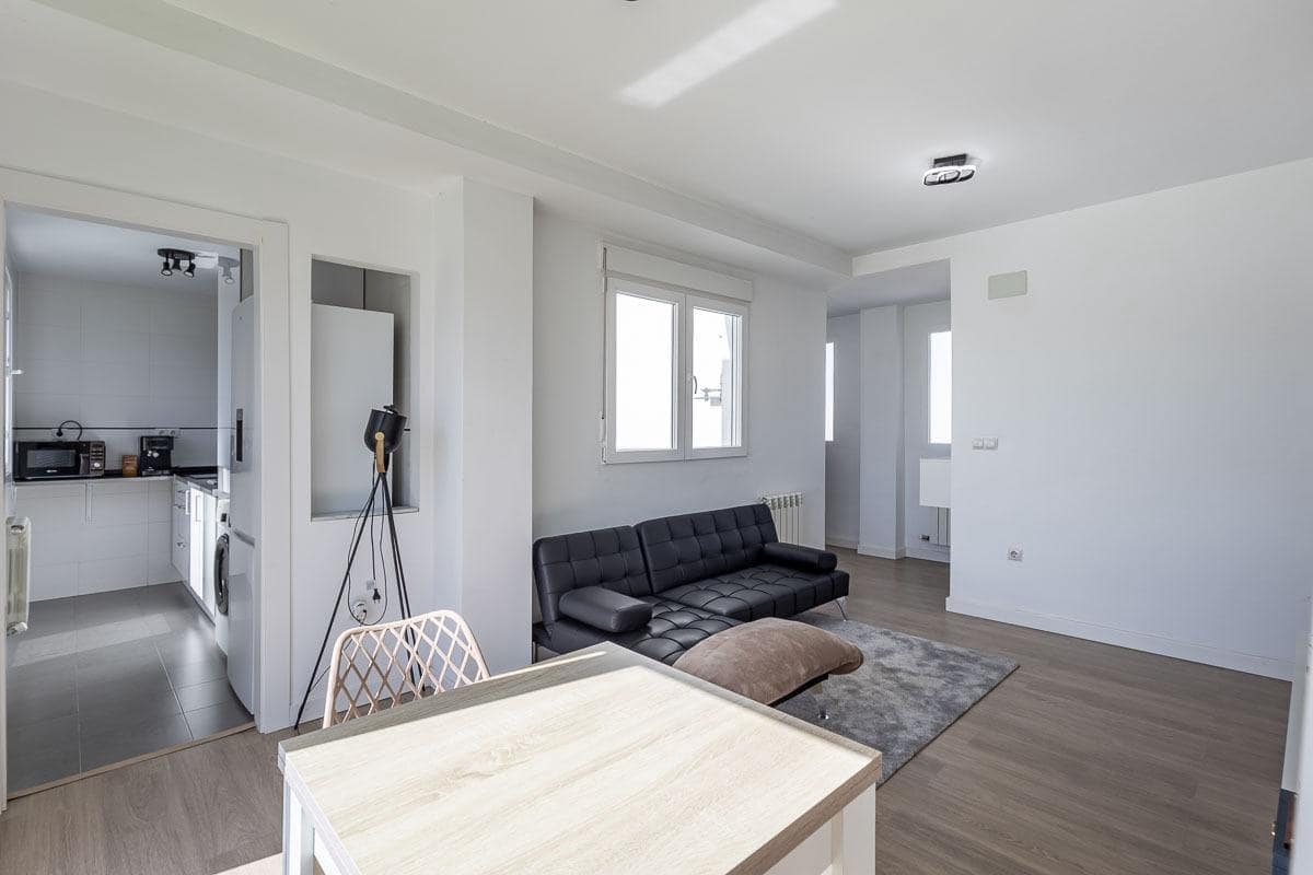 2 bedroom Penthouse for sale in Granada city with garage - € 189,000 (Ref: 9916638)