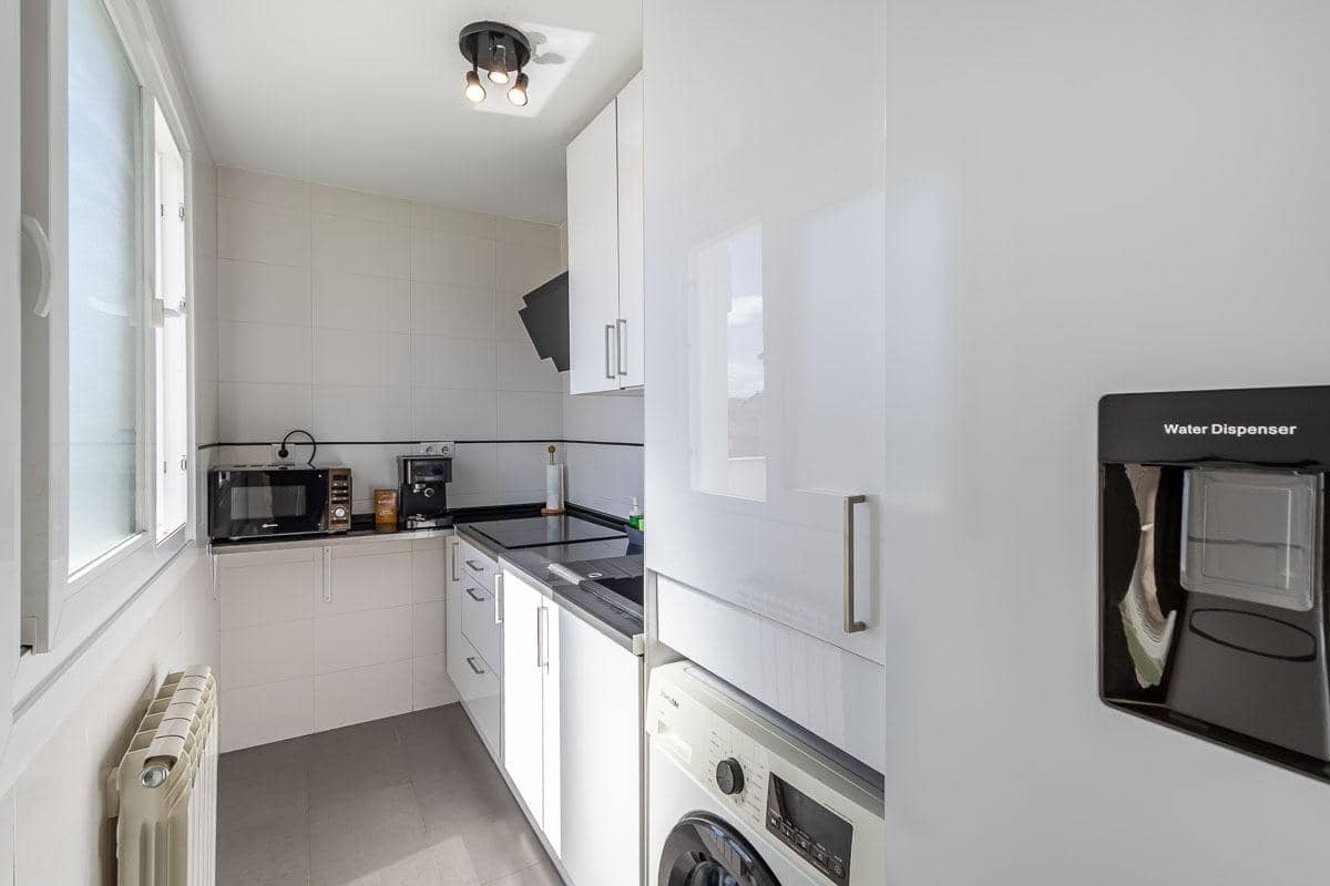 2 bedroom Penthouse for sale in Granada city with garage - € 189,000 (Ref: 9916638)