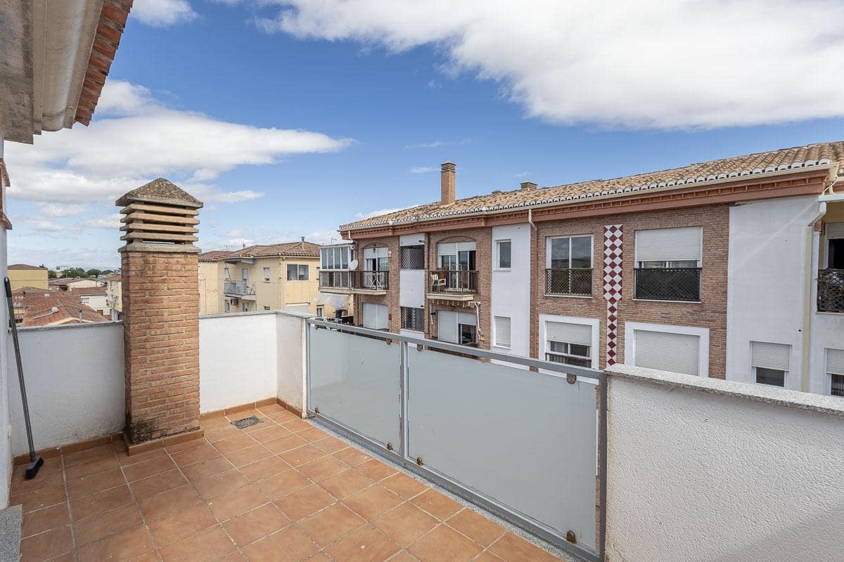 2 bedroom Penthouse for sale in Granada city with garage - € 189,000 (Ref: 9916638)