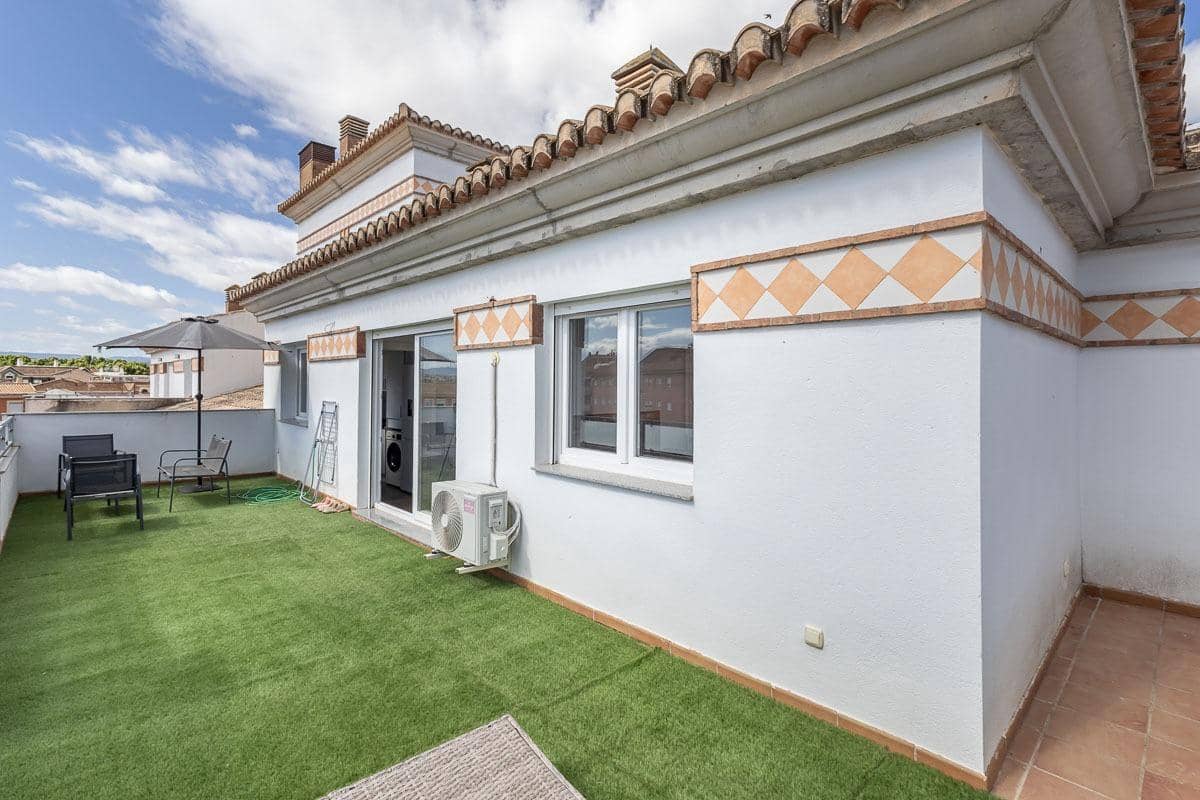 2 bedroom Penthouse for sale in Granada city with garage - € 189,000 (Ref: 9916638)