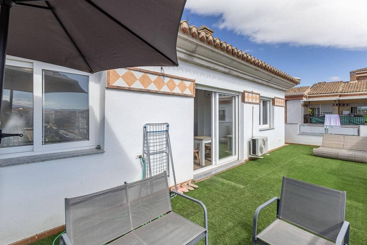 2 bedroom Penthouse for sale in Granada city with garage - € 189,000 (Ref: 9916638)