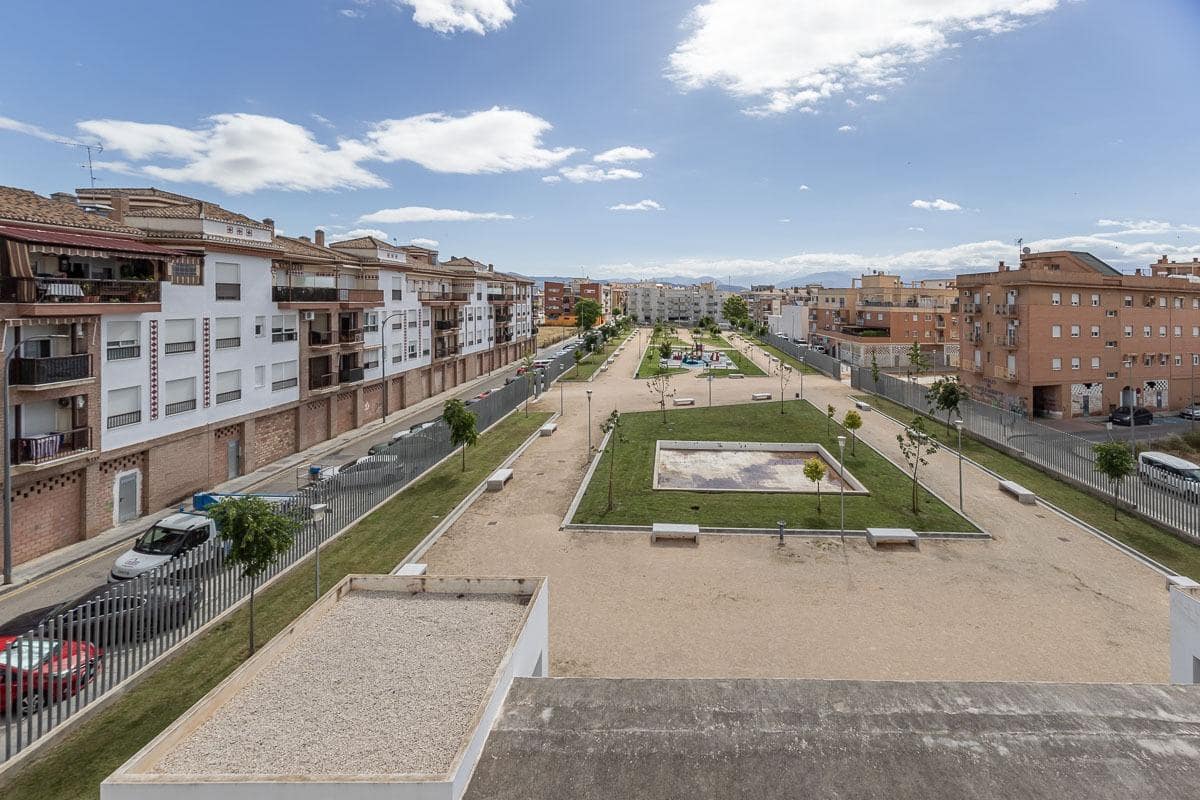 2 bedroom Penthouse for sale in Granada city with garage - € 189,000 (Ref: 9916638)