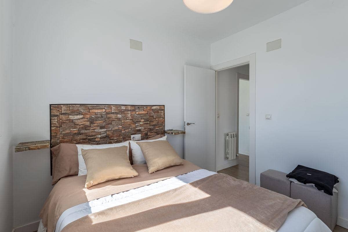 2 bedroom Penthouse for sale in Granada city with garage - € 189,000 (Ref: 9916638)