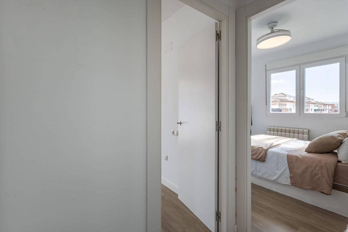 2 bedroom Penthouse for sale in Granada city with garage - € 189,000 (Ref: 9916638)