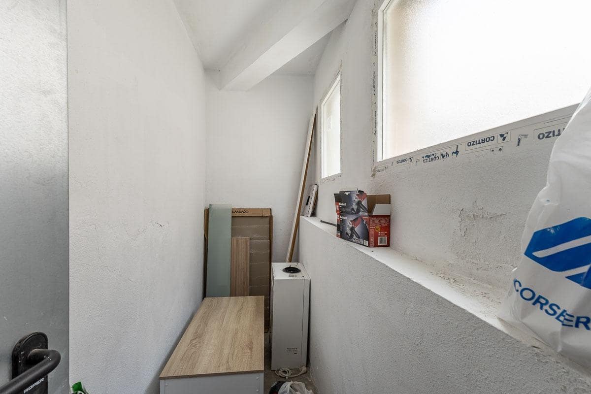 2 bedroom Penthouse for sale in Granada city with garage - € 189,000 (Ref: 9916638)