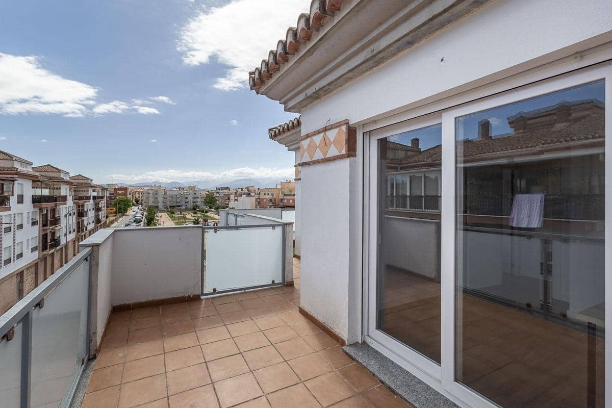 2 bedroom Penthouse for sale in Granada city with garage - € 189,000 (Ref: 9916638)