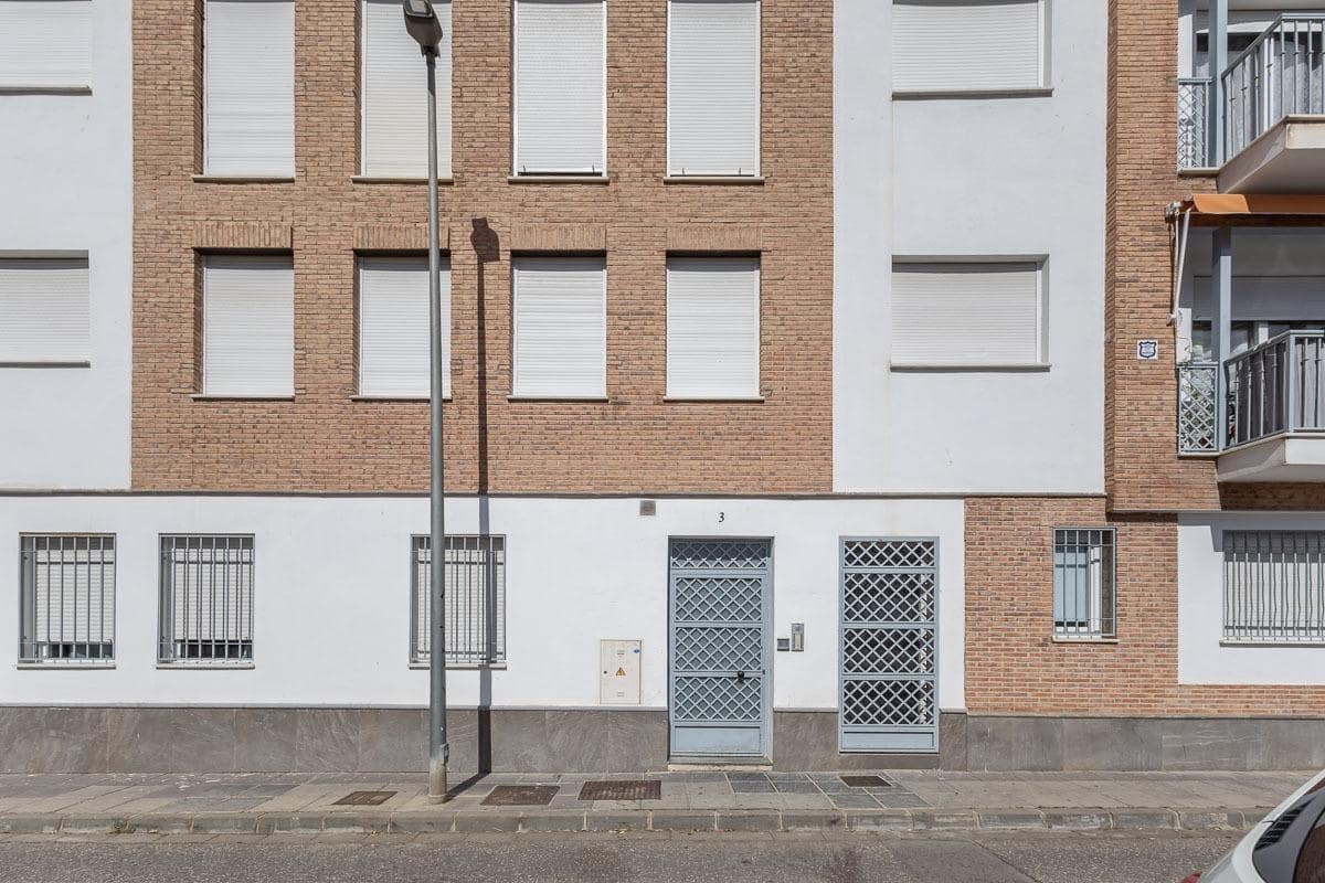 2 bedroom Penthouse for sale in Granada city with garage - € 189,000 (Ref: 9916638)