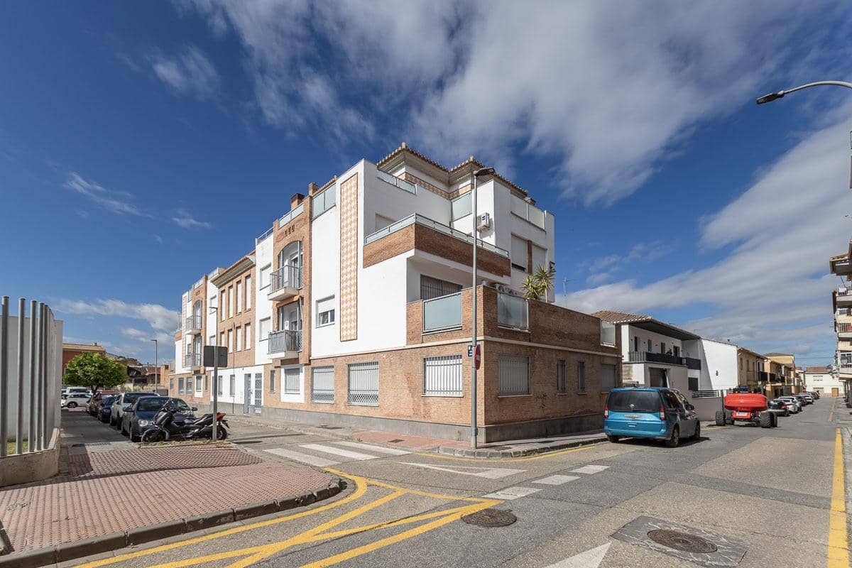 2 bedroom Penthouse for sale in Granada city with garage - € 189,000 (Ref: 9916638)
