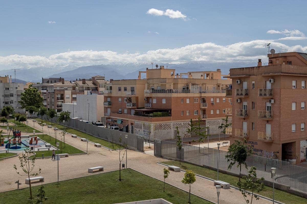 2 bedroom Penthouse for sale in Granada city with garage - € 189,000 (Ref: 9916638)