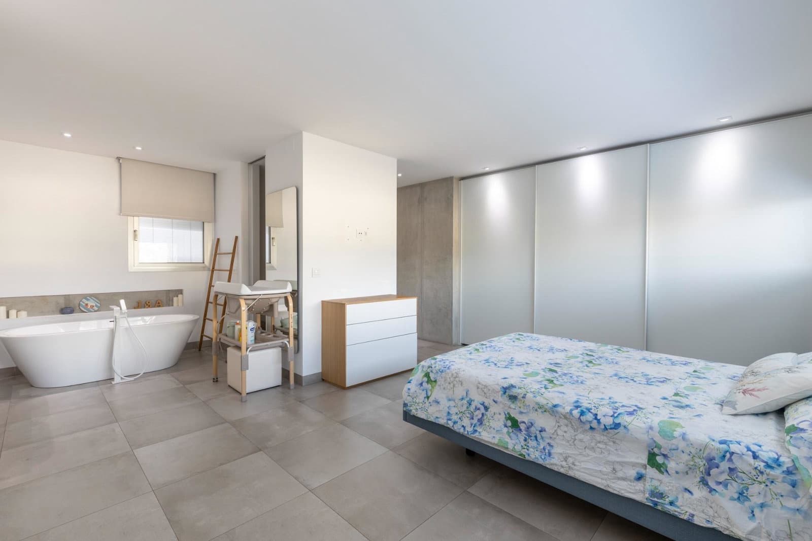 3 bedroom Villa for sale in Granada city with garage - € 715,000 (Ref: 9916641)