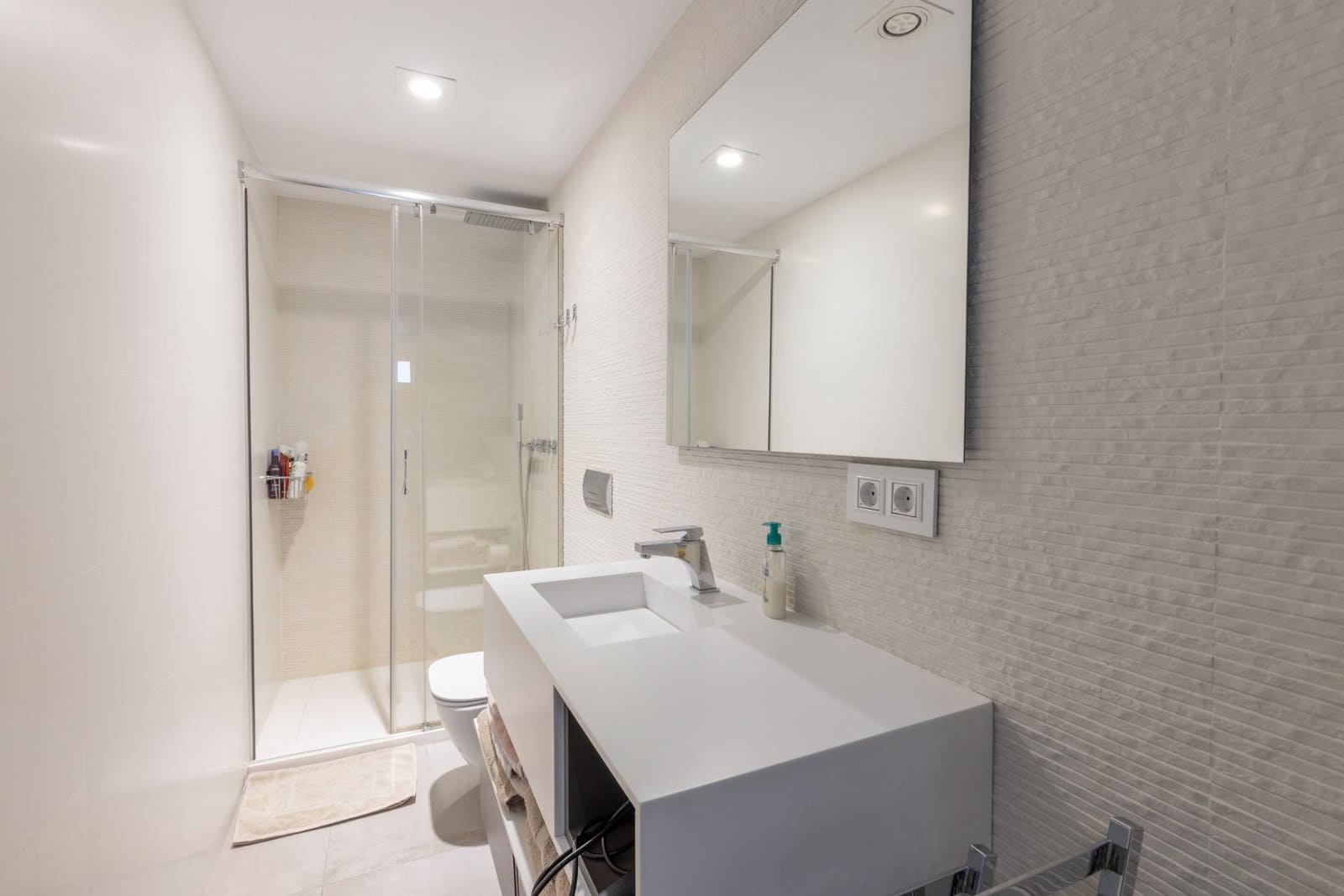 3 bedroom Villa for sale in Granada city with garage - € 715,000 (Ref: 9916641)