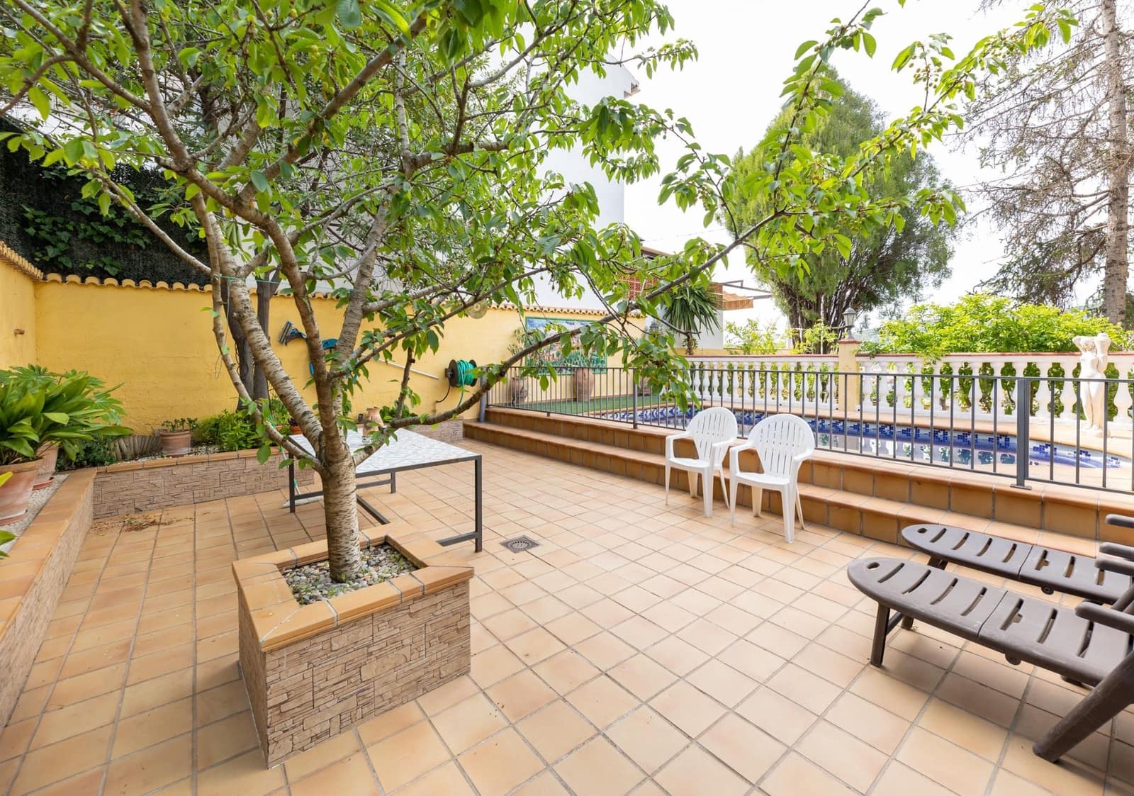 4 soveværelse Villa til salg i Alfacar med swimmingpool garage - € 430.000 (Ref: 9916643)