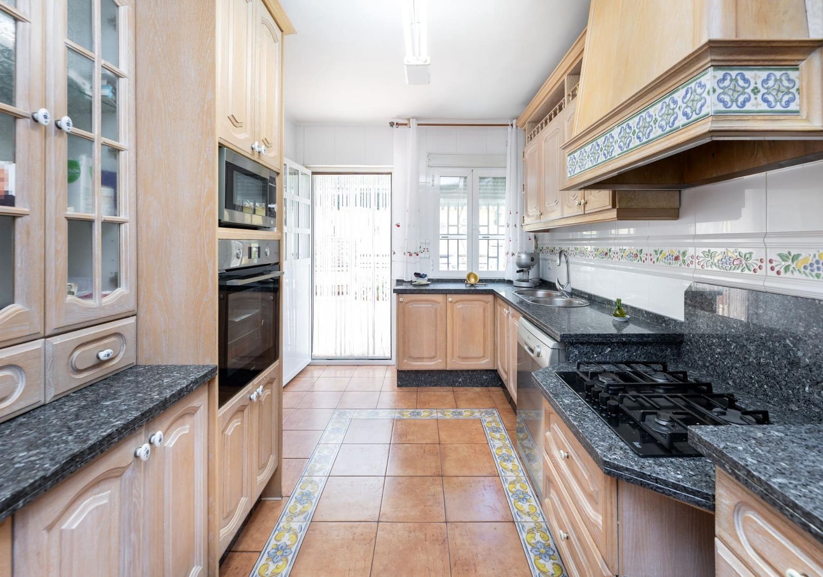 4 soveværelse Villa til salg i Alfacar med swimmingpool garage - € 430.000 (Ref: 9916643)
