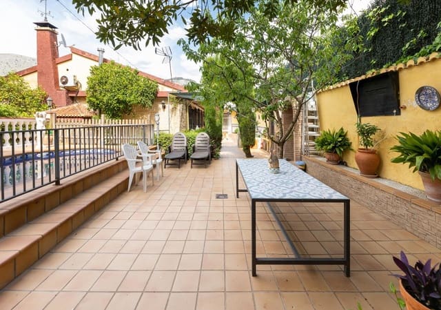 4 soverom Villa til salgs i Alfacar med svømmebasseng garasje - € 395 000 (Ref: 9916643)